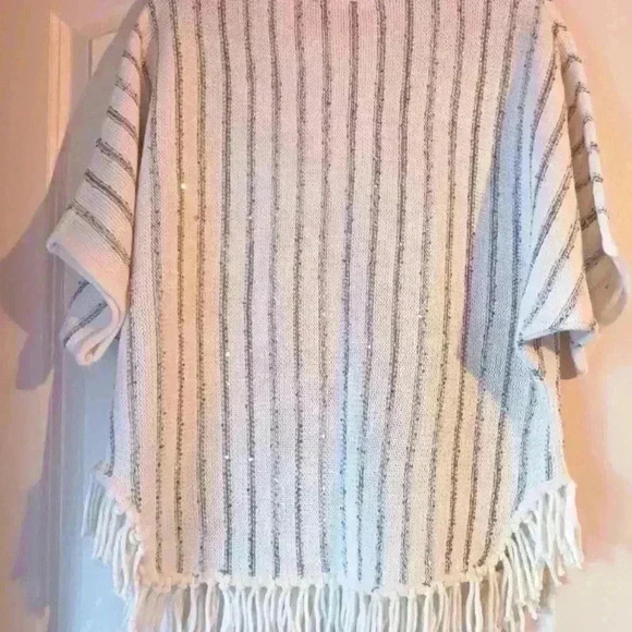 White Boho sweater with fringe. Sequin detail Dolman sleeves. - Picture 10 of 12